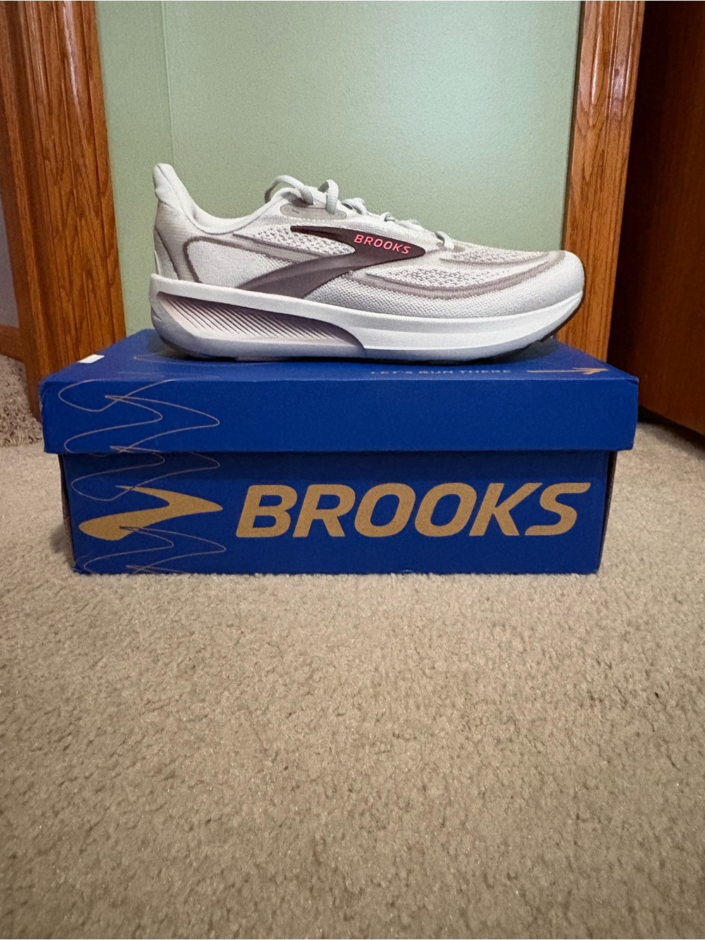 Brooks Women's Athletic Shoe in Light Gray with Pink Accent